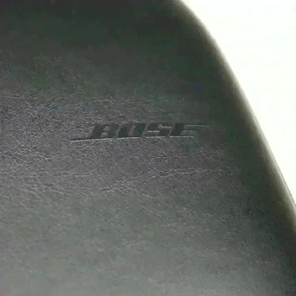 BOSE Noise Canceling 700 Headphones Over-Ear Wireless Bluetooth Built-In Mic - Picture 12 of 12